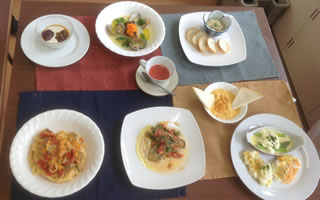 コックさんが生徒に料理を教える06